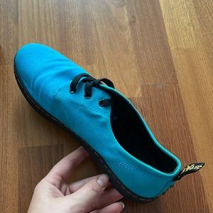 DR MARTENS BLUE SHOES